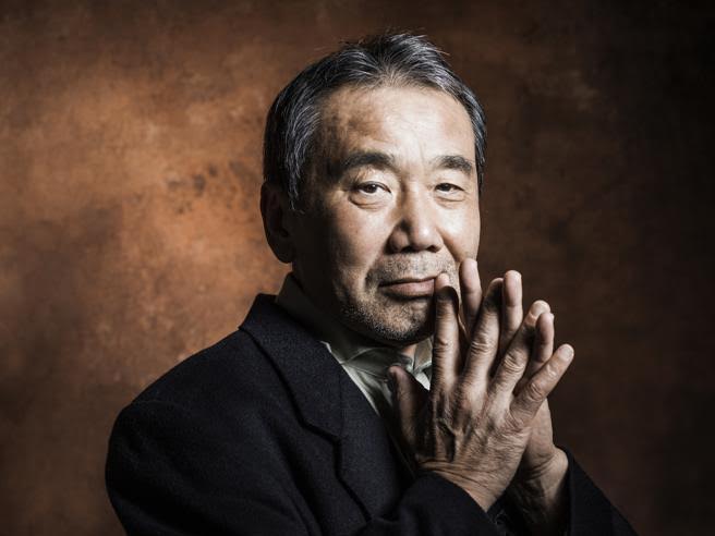 Scaffale Murakami