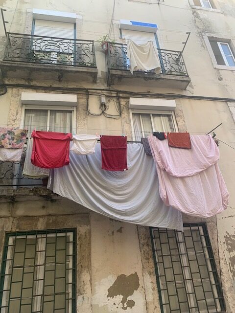 Panni stesi a Lisbona